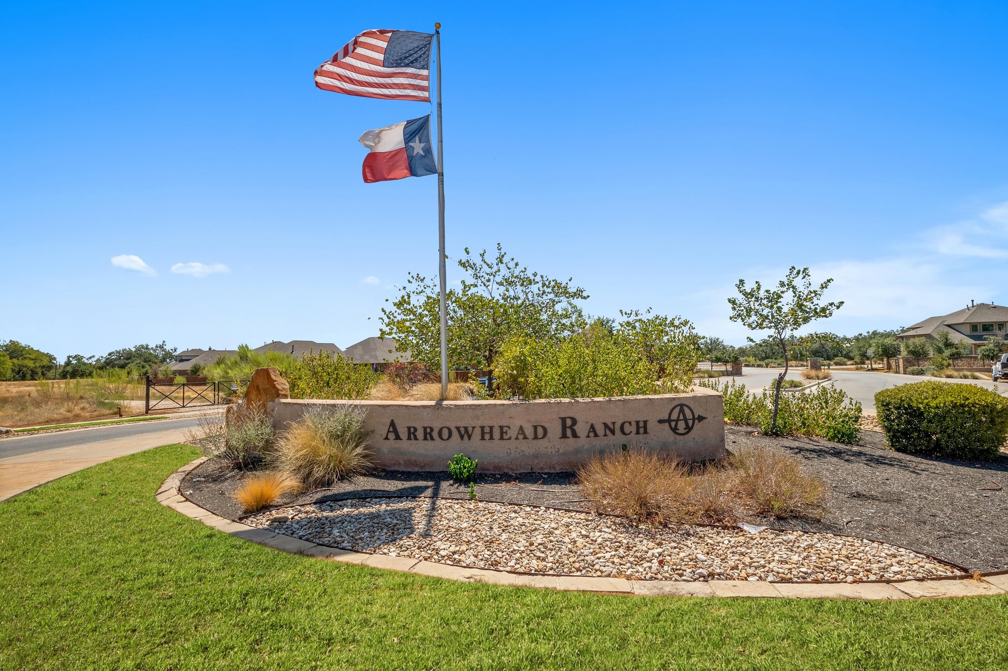 957 Arrowhead Ranch Boulevard Dripping Springs, TX 78620 - Photo 24 of 31 Community sign with a lawn