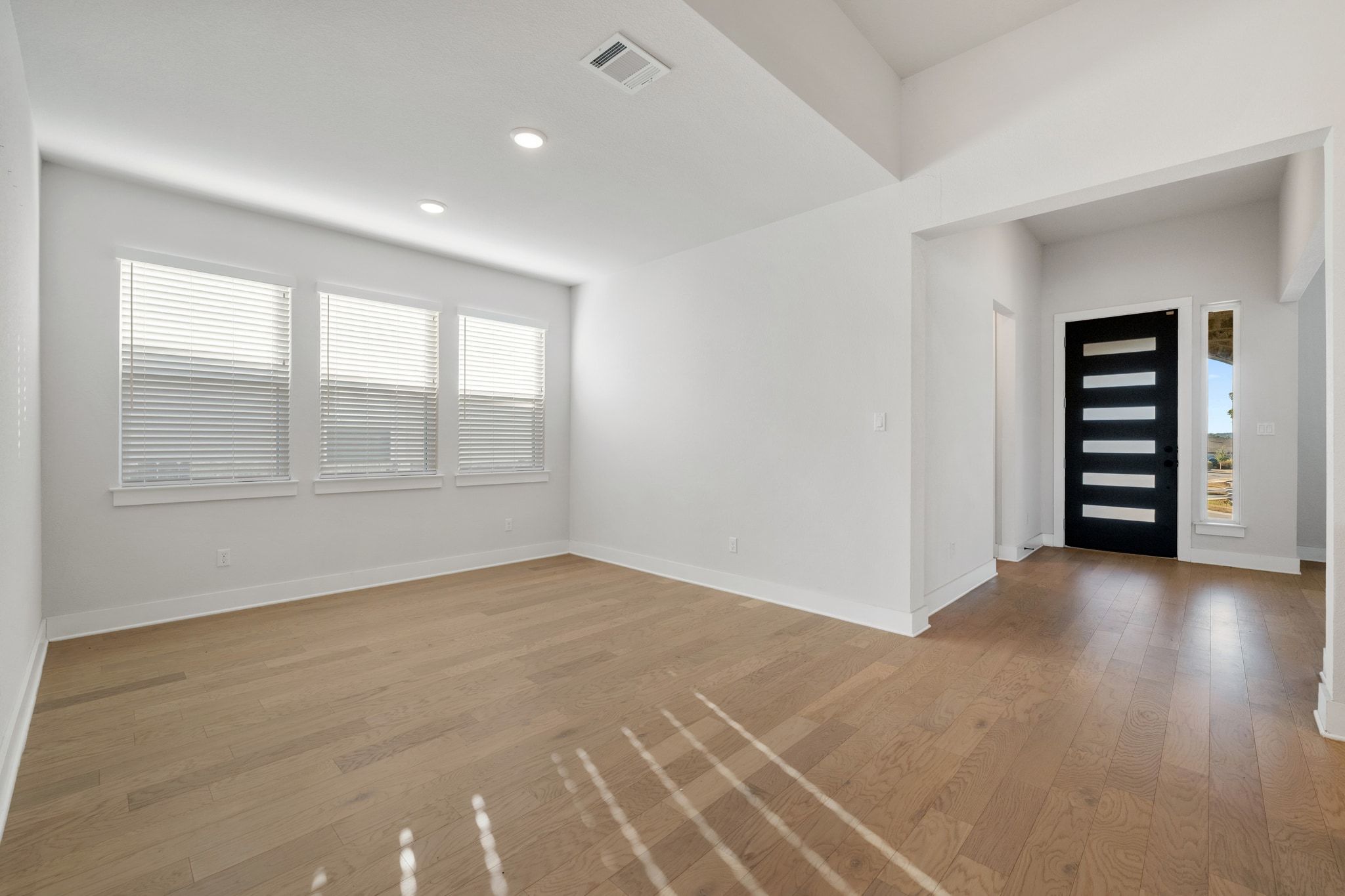 957 Arrowhead Ranch Boulevard Dripping Springs, TX 78620 - Photo 7 of 31 Dining room