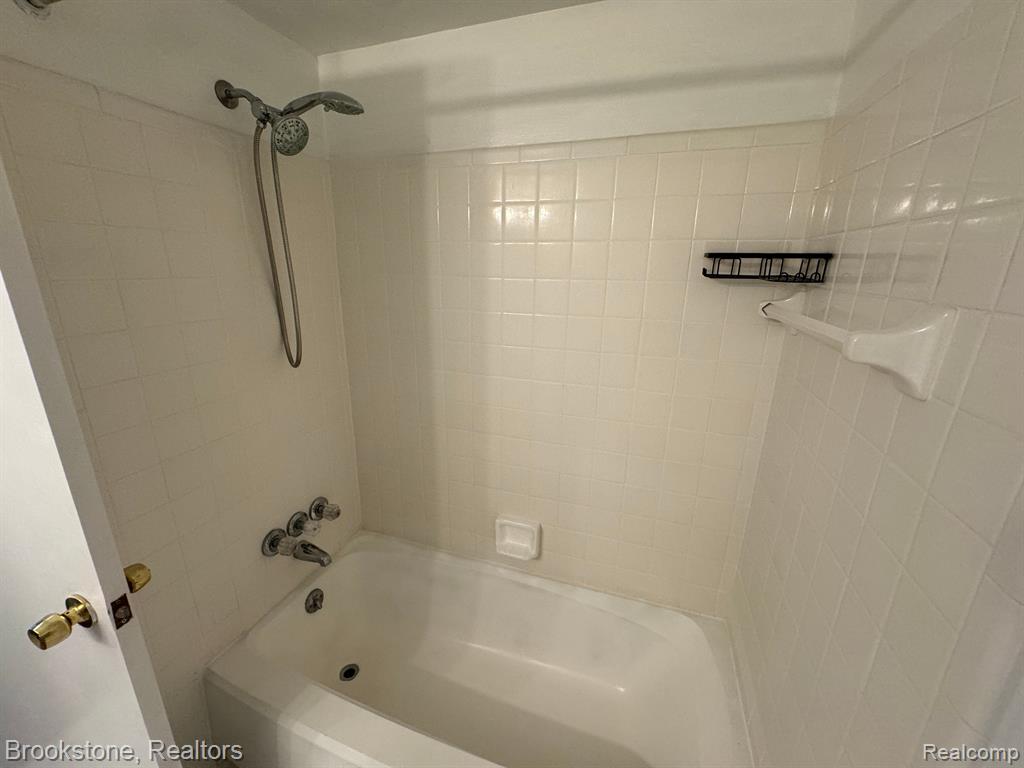 30056 West 12 Mile Road, Unit 77 Farmington Hills, MI 48334 - Photo 12 of 15