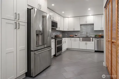 $2,370,000 | 6070 Seward Park Avenue South, Seattle, WA 98118