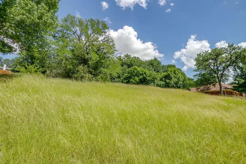 $215,000 | 18 Thornhill Road, Benbrook, TX 76132