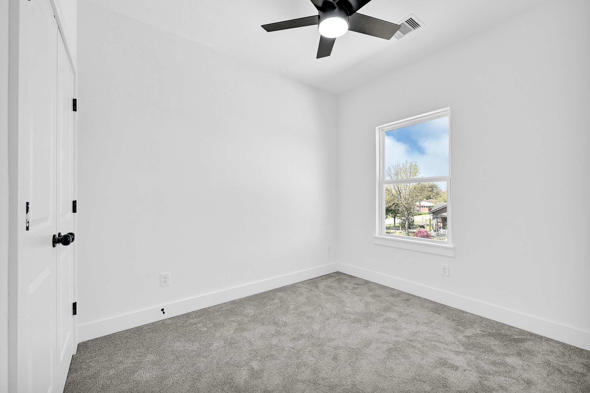 116 York Street South Houston, TX 77587 - Photo 17 of 21 an empty room with window