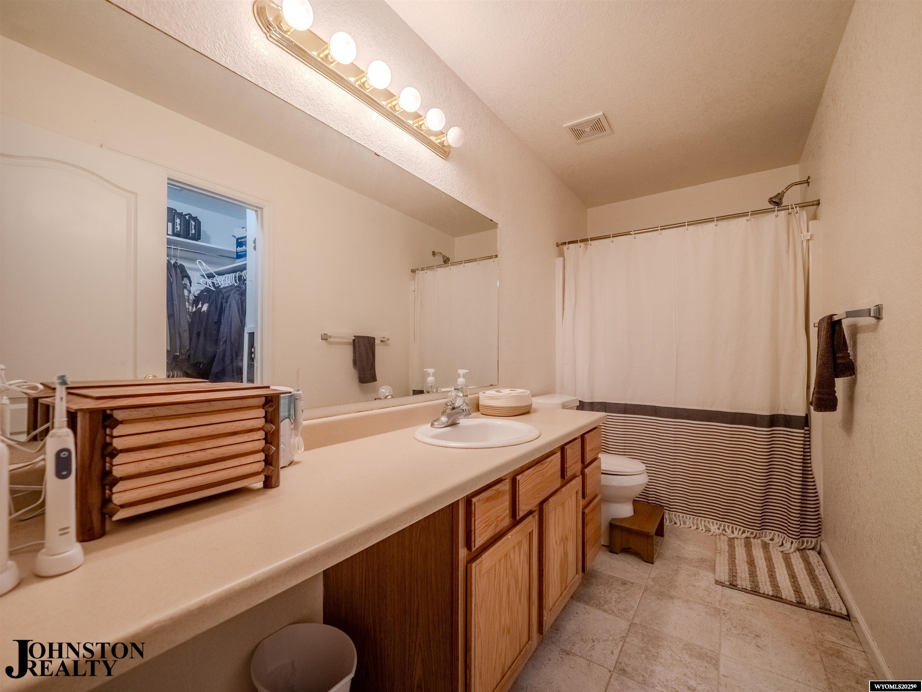 208 Bow Street Douglas, WY 82633 - Photo 19 of 49