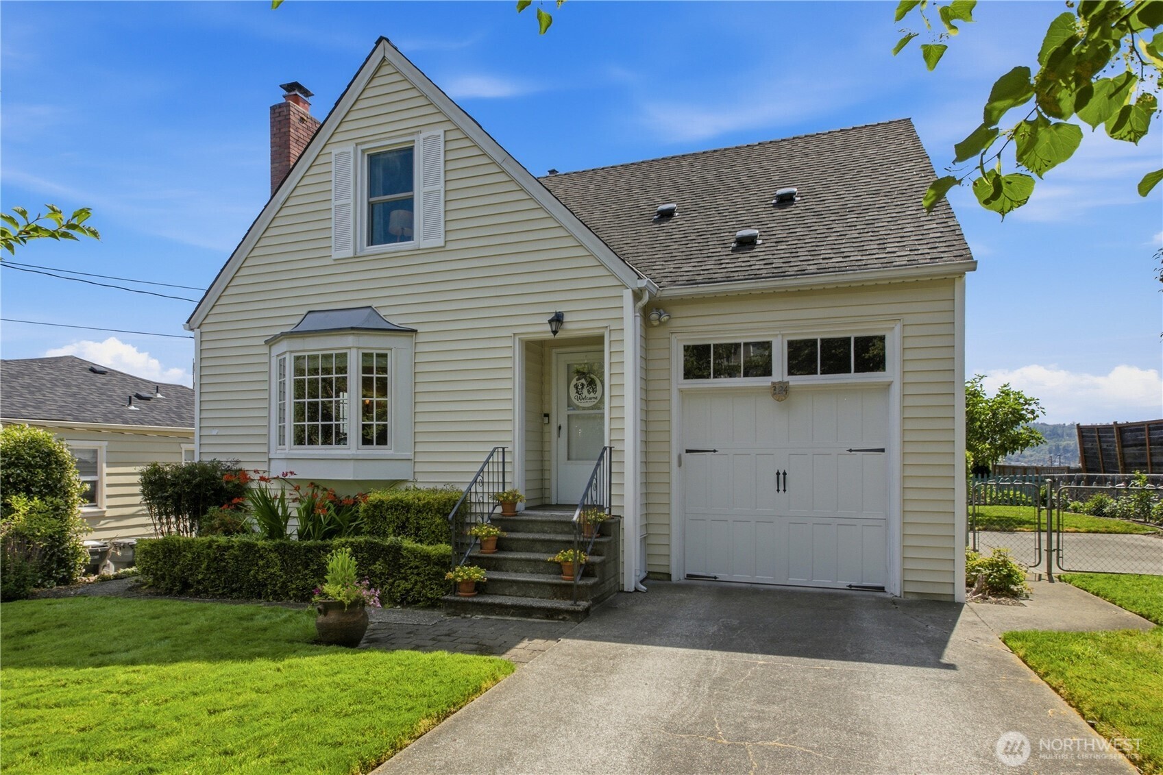 324 Stevens Avenue Southwest Renton, WA 98057 - Photo 1 of 40 Gallery Image 1