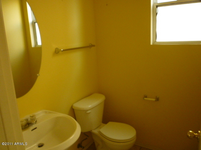 4234 West Carter Road Phoenix, AZ 85041 - Photo 22 of 25 023-172090 - Half bathroom