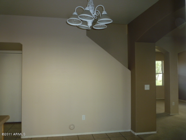 4234 West Carter Road Phoenix, AZ 85041 - Photo 5 of 25 023-172090- Eat in Kitchen