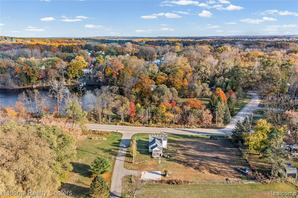 8292 Pettysville Road Pinckney, MI 48169 - Photo 2 of 16