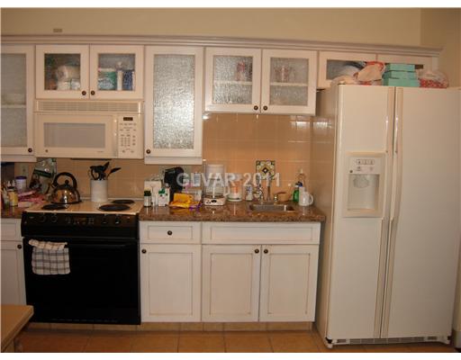 30 Strada Di Villaggio, Unit 142 Henderson, NV 89011 - Photo 2 of 7 Kitchen.