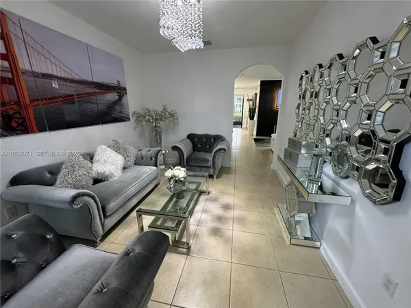 $4,000 | 8905 Northwest 98th Avenue, Unit 8905, Doral, FL 33178