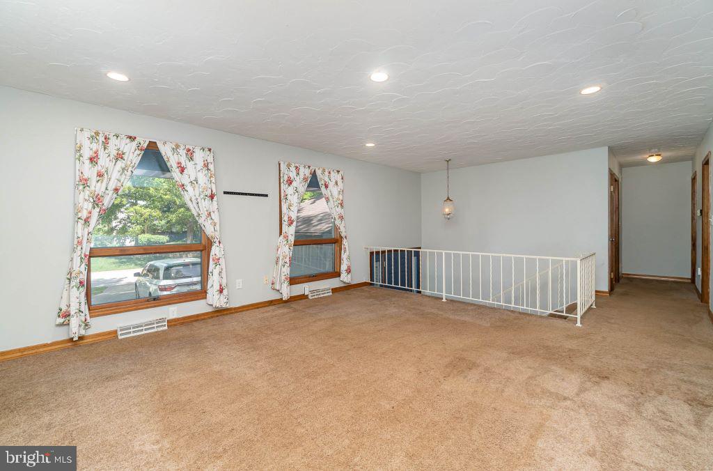 41 Timber Lane Hanover, PA 17331 - Photo 5 of 28