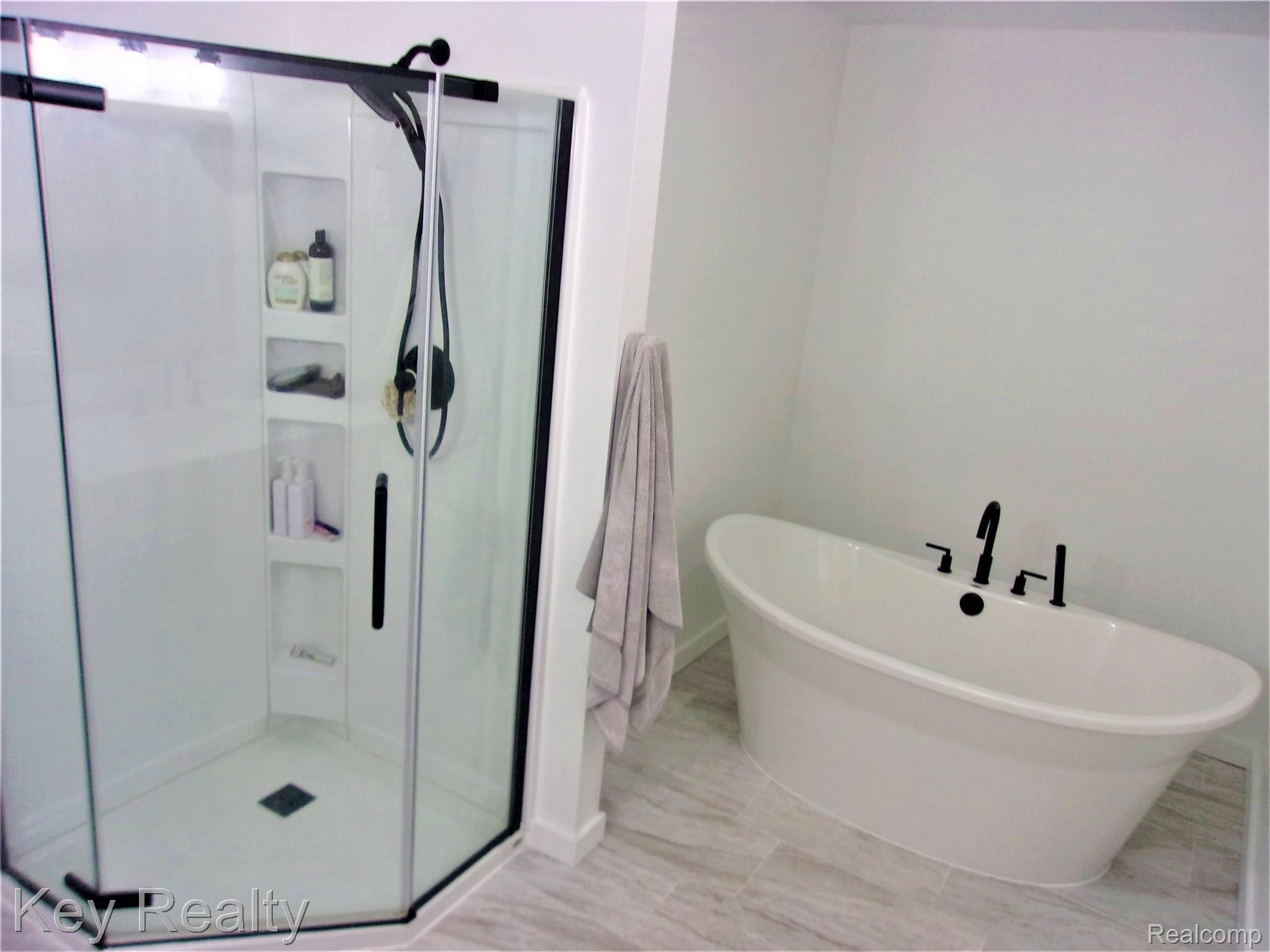 19131 Hannan Road New Boston, MI 48164 - Photo 35 of 57 MASTER BATH