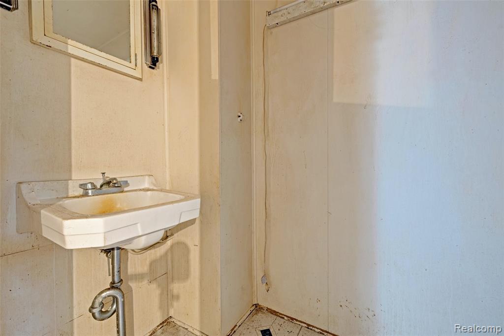 5890 Grange Hall Road Holly, MI 48442 - Photo 29 of 67