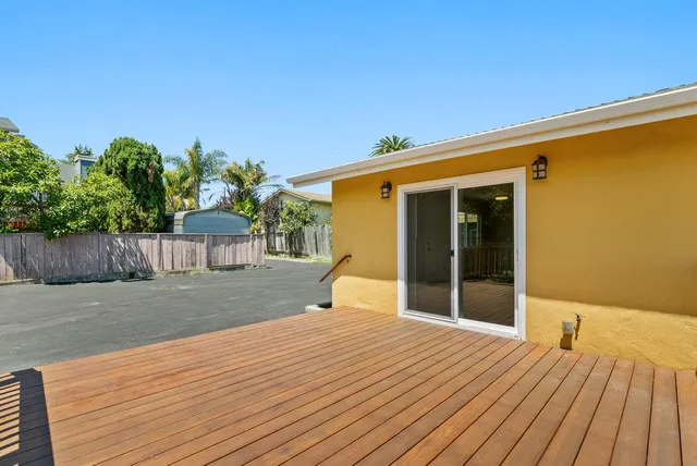 a view of a chairs and table in a backyard