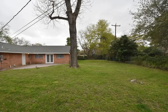 $2,400 | 10402 Chatterton Drive, Houston, TX 77043