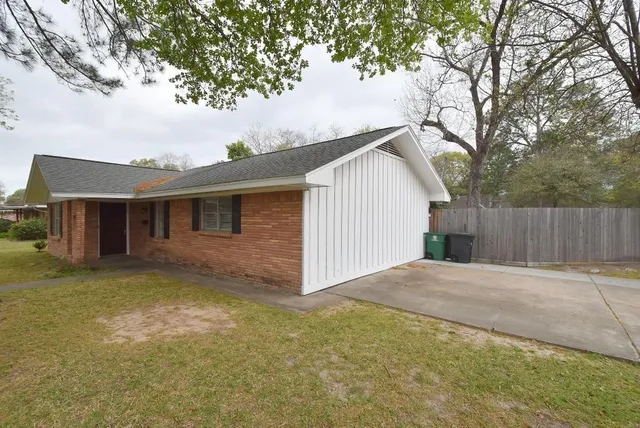 $2,400 | 10402 Chatterton Drive, Houston, TX 77043