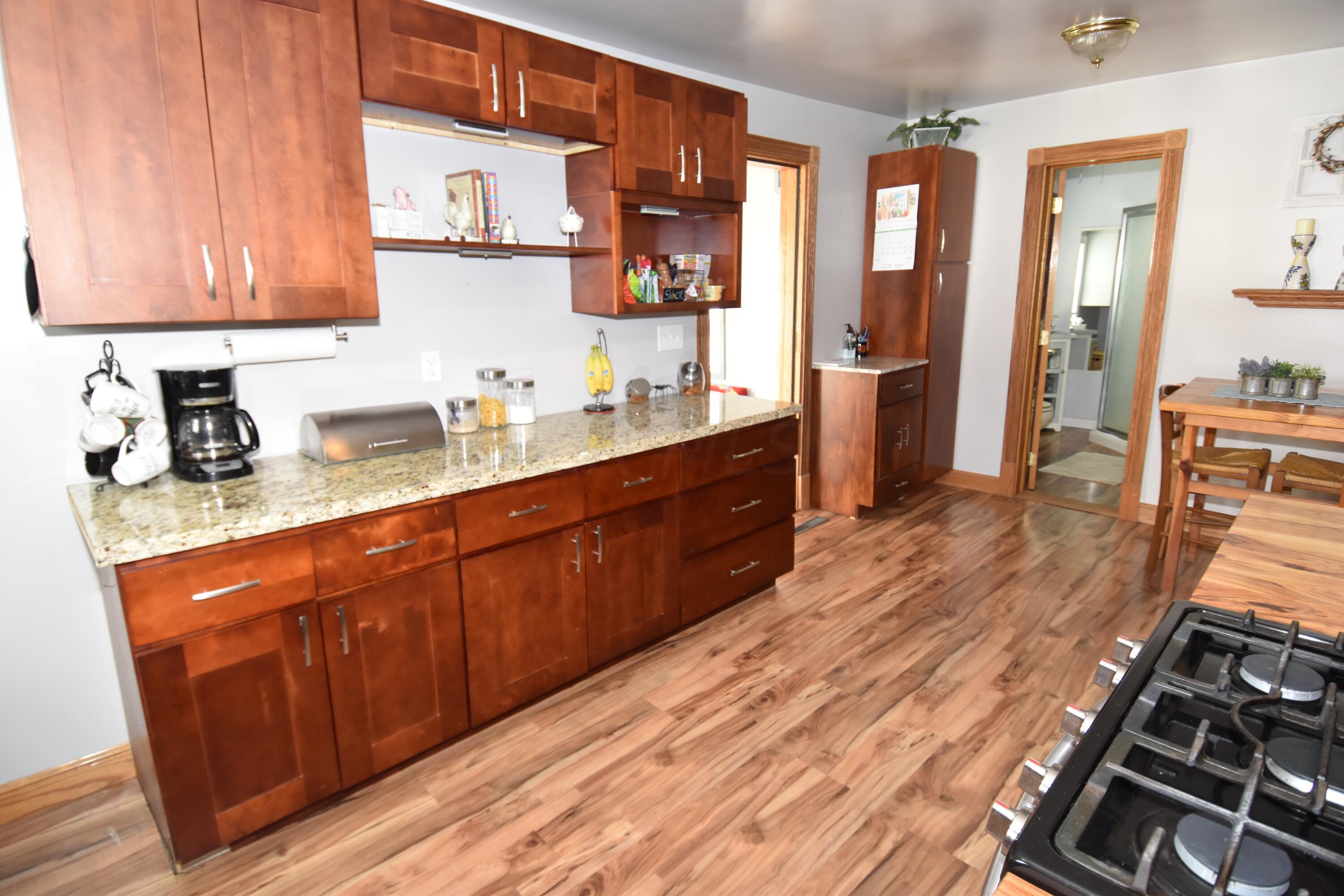 2191 Watkins Road Columbus, OH 43207 - Photo 11 of 35 Loads of Cabinets