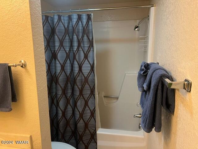 2820 Sports Village Loop Pinetop, AZ 85935 - Photo 16 of 24 a bathroom with a shower and a tub