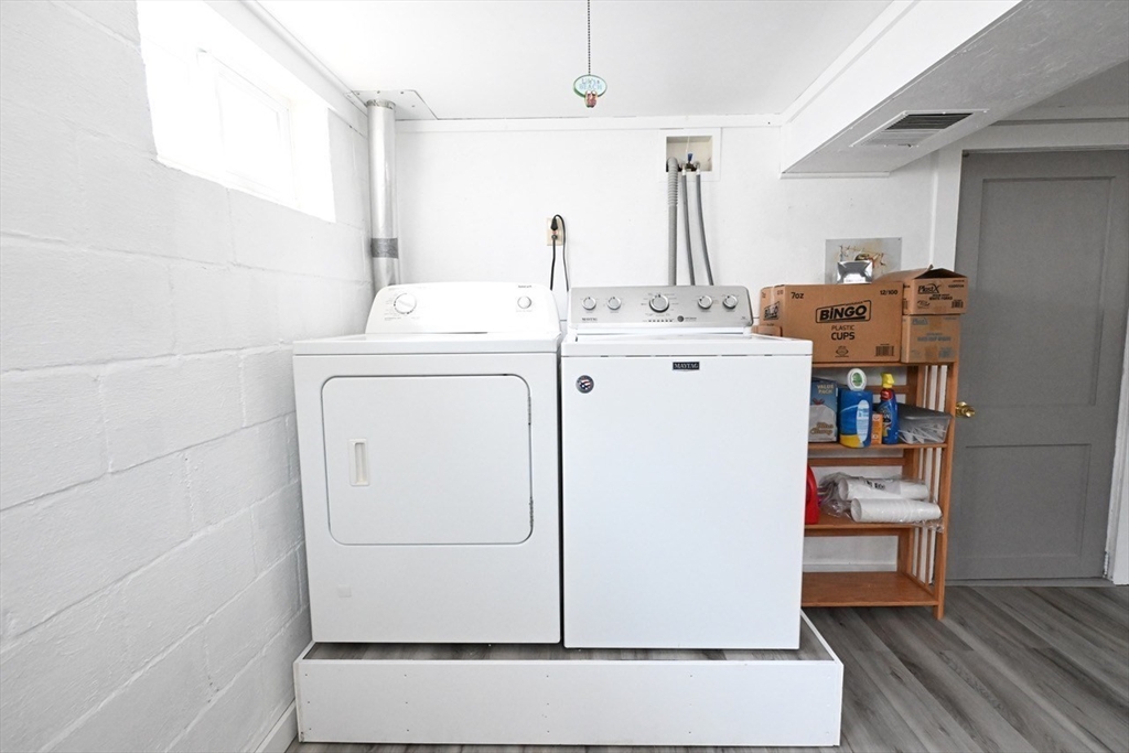 7 Glendale Road Wareham, MA 02558 - Photo 25 of 27 a utility room with dryer and washer