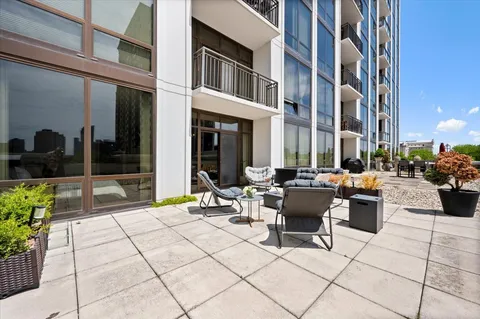 $329,000 | 233 East 13th Street, Unit 508, Chicago, IL 60605
