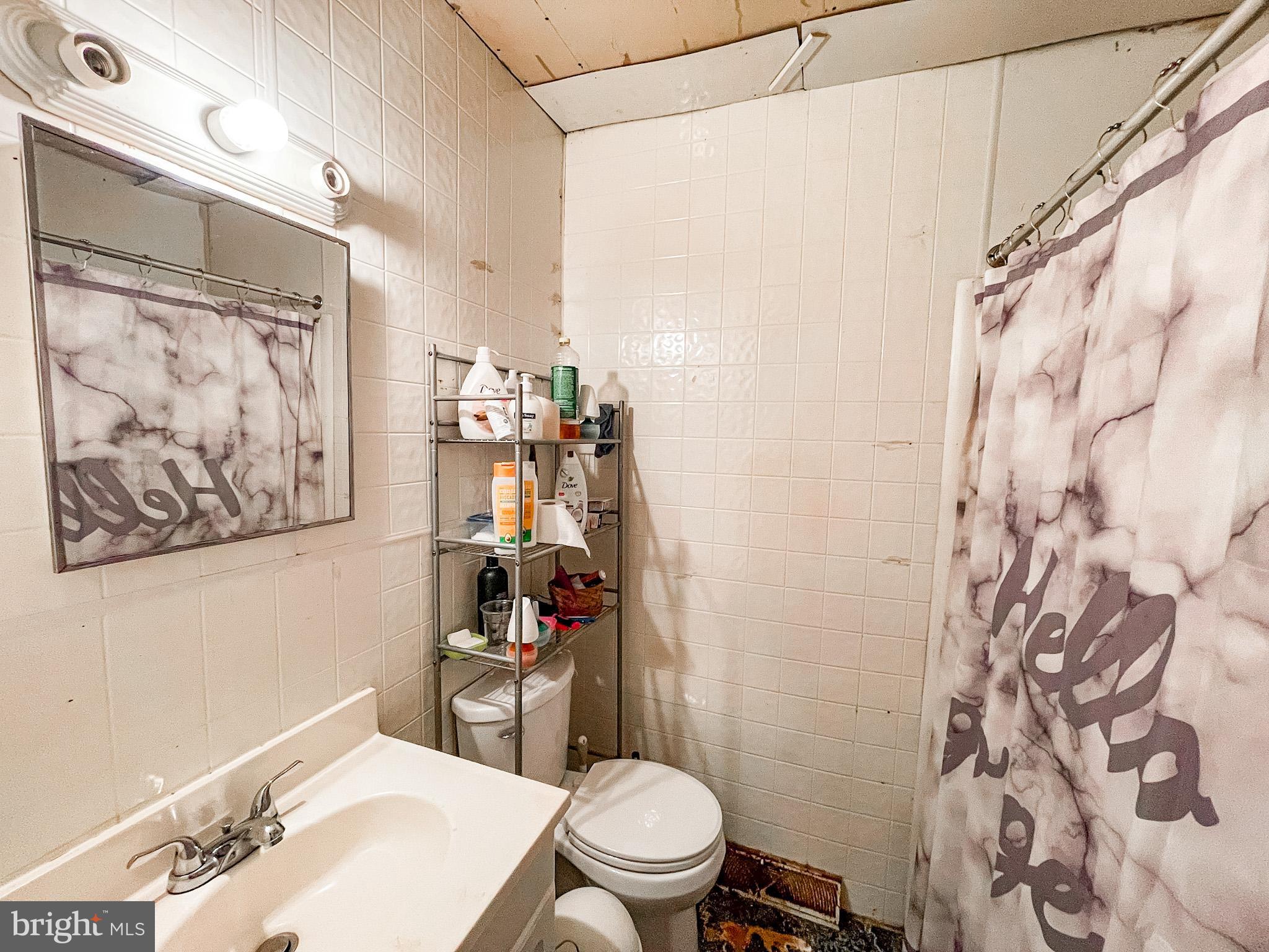 4 Kingston Road New Castle, DE 19720 - Photo 12 of 15 Full bathroom