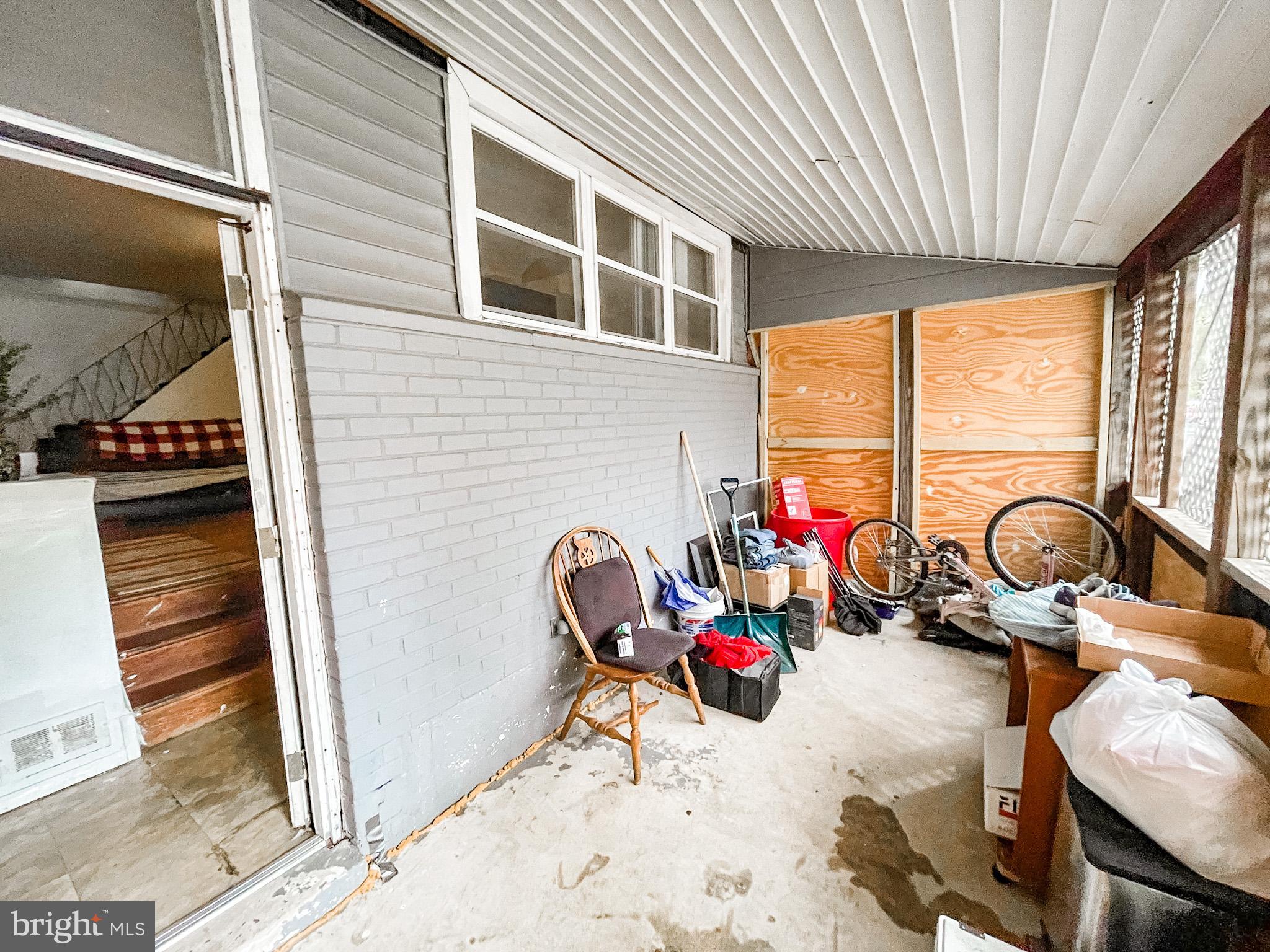4 Kingston Road New Castle, DE 19720 - Photo 2 of 15 Enclosed front porch