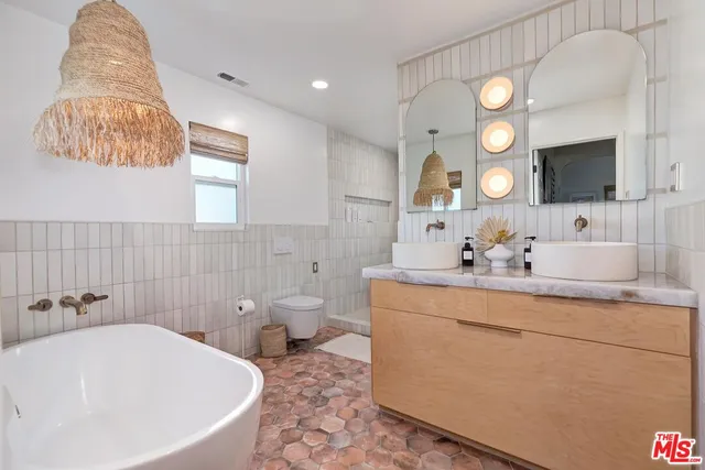 $13,000 | 810 Commonwealth Avenue, Venice, CA 90291