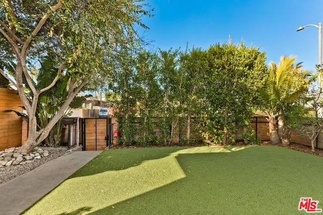 $13,000 | 810 Commonwealth Avenue, Venice, CA 90291