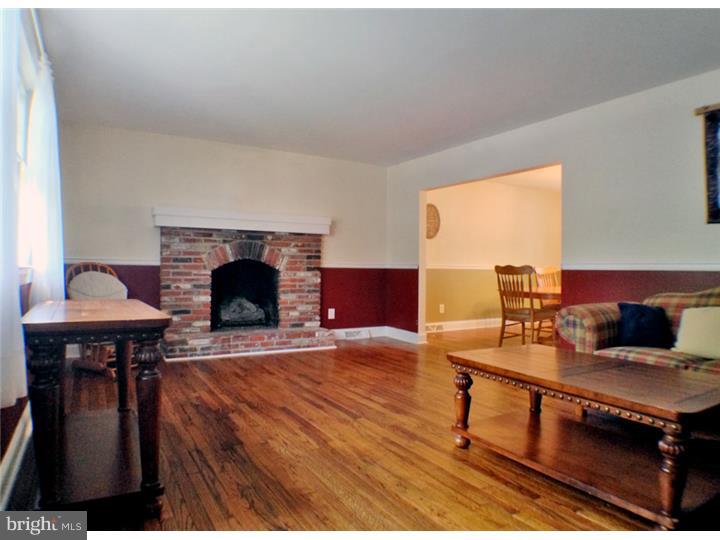 175 Tabernacle Road Medford Lakes, NJ 08055 - Photo 4 of 21 Living Room