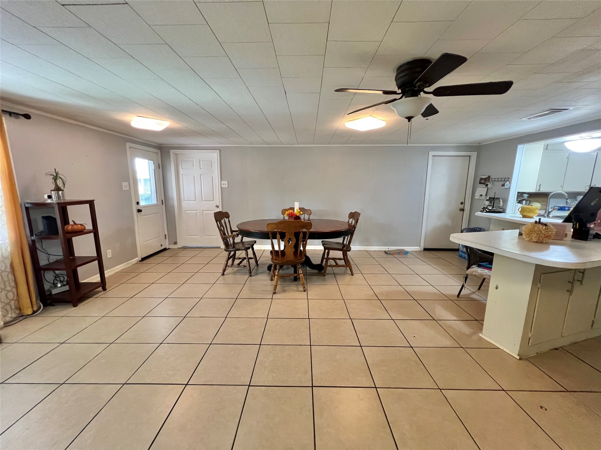 424 Evans Street Angleton, TX 77515 - Photo 5 of 20 a view of a dining room with furniture