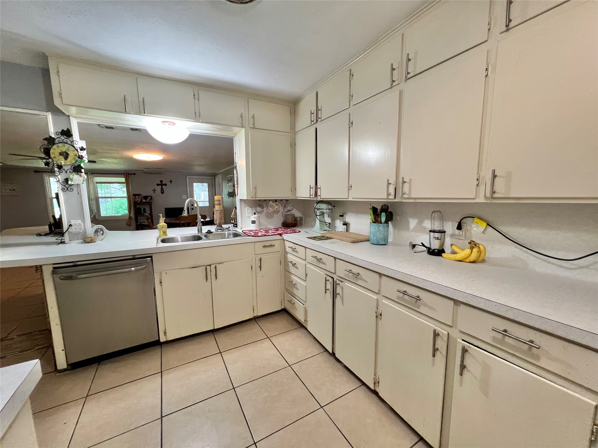 424 Evans Street Angleton, TX 77515 - Photo 8 of 20