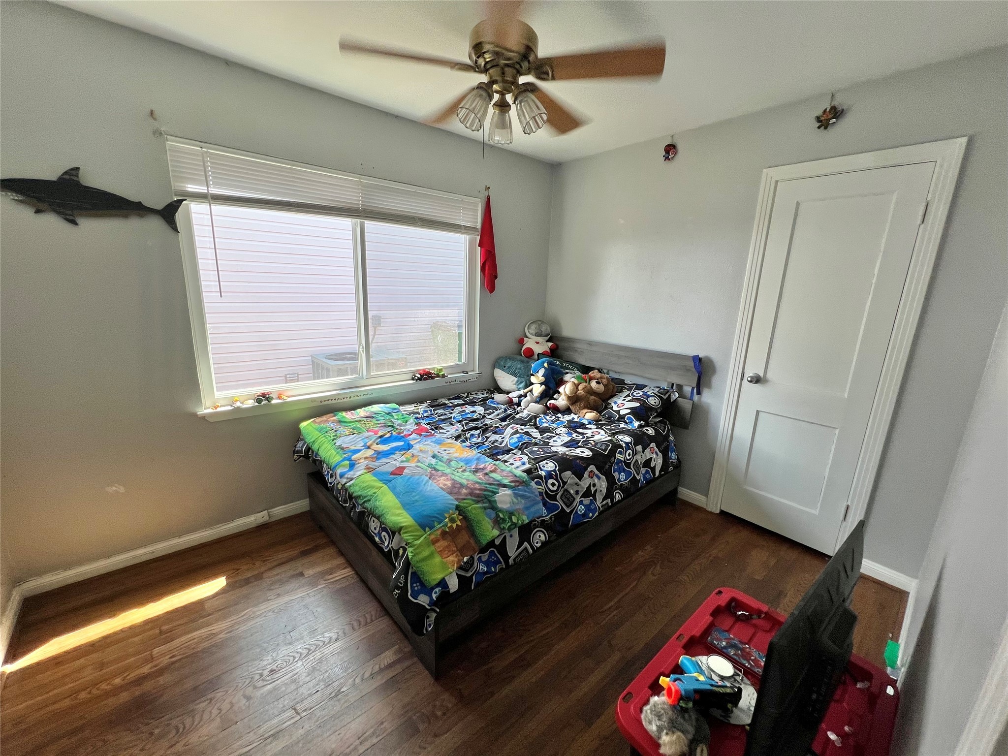 424 Evans Street Angleton, TX 77515 - Photo 10 of 20 a bed sitting in a bedroom next to a window