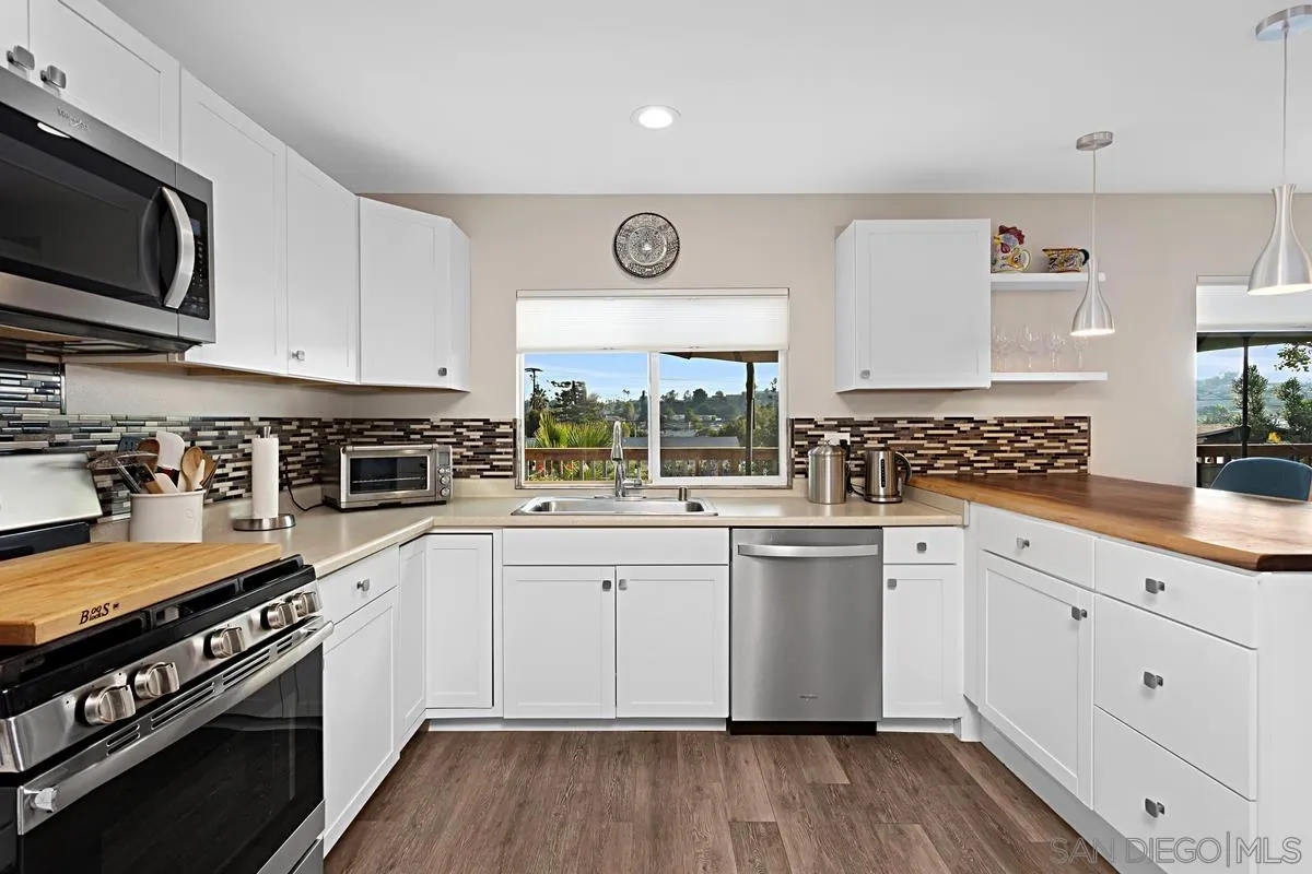 1653 Hawk Ridge Place Escondido, CA 92027 - Photo 12 of 40 Gallery Image 12