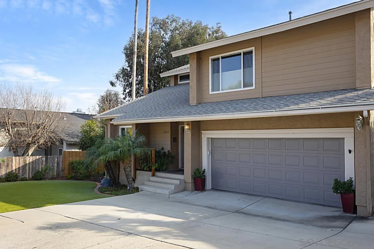 1653 Hawk Ridge Place Escondido, CA 92027 - Photo 3 of 40 Gallery Image 3