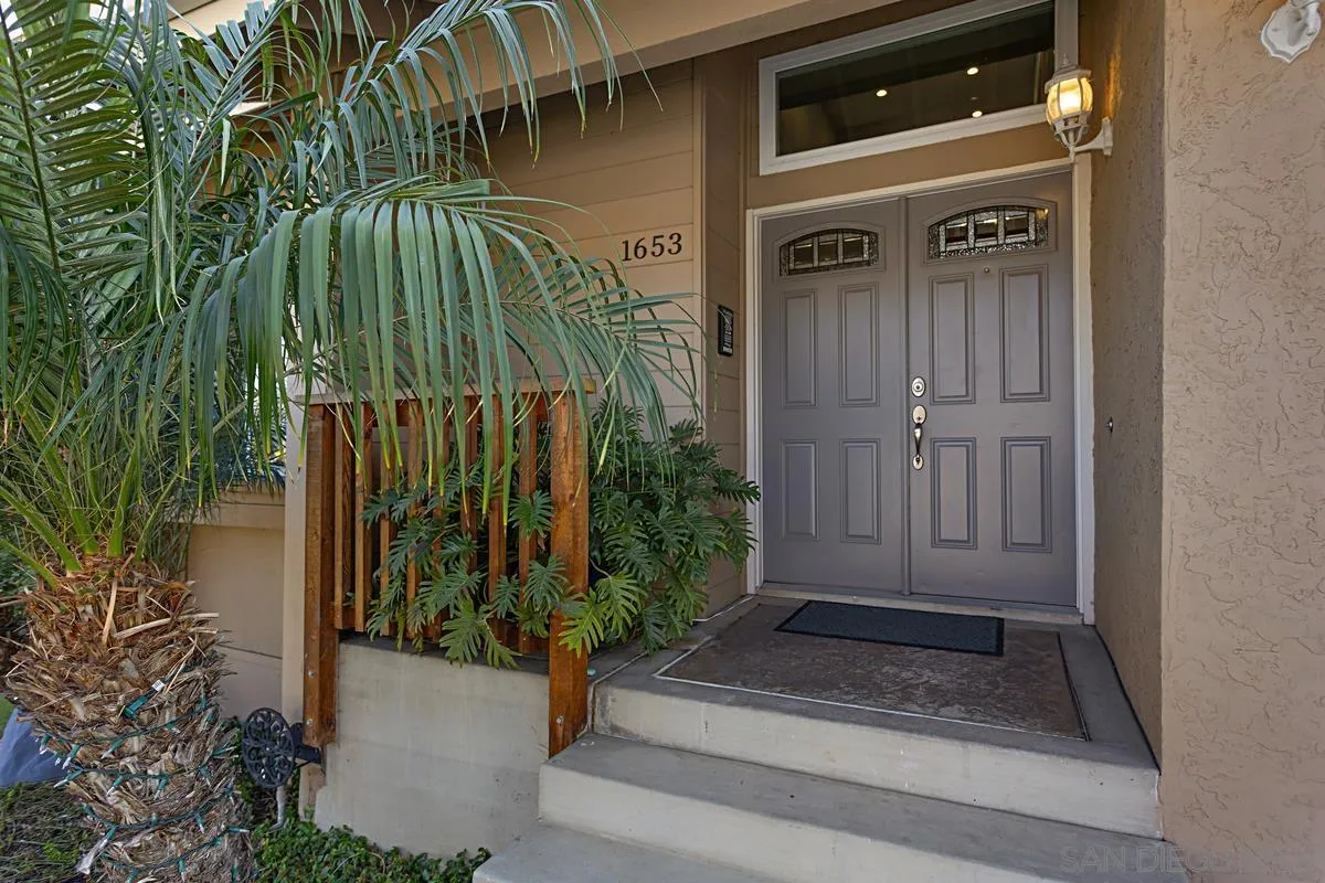 1653 Hawk Ridge Place Escondido, CA 92027 - Photo 4 of 40 Gallery Image 4
