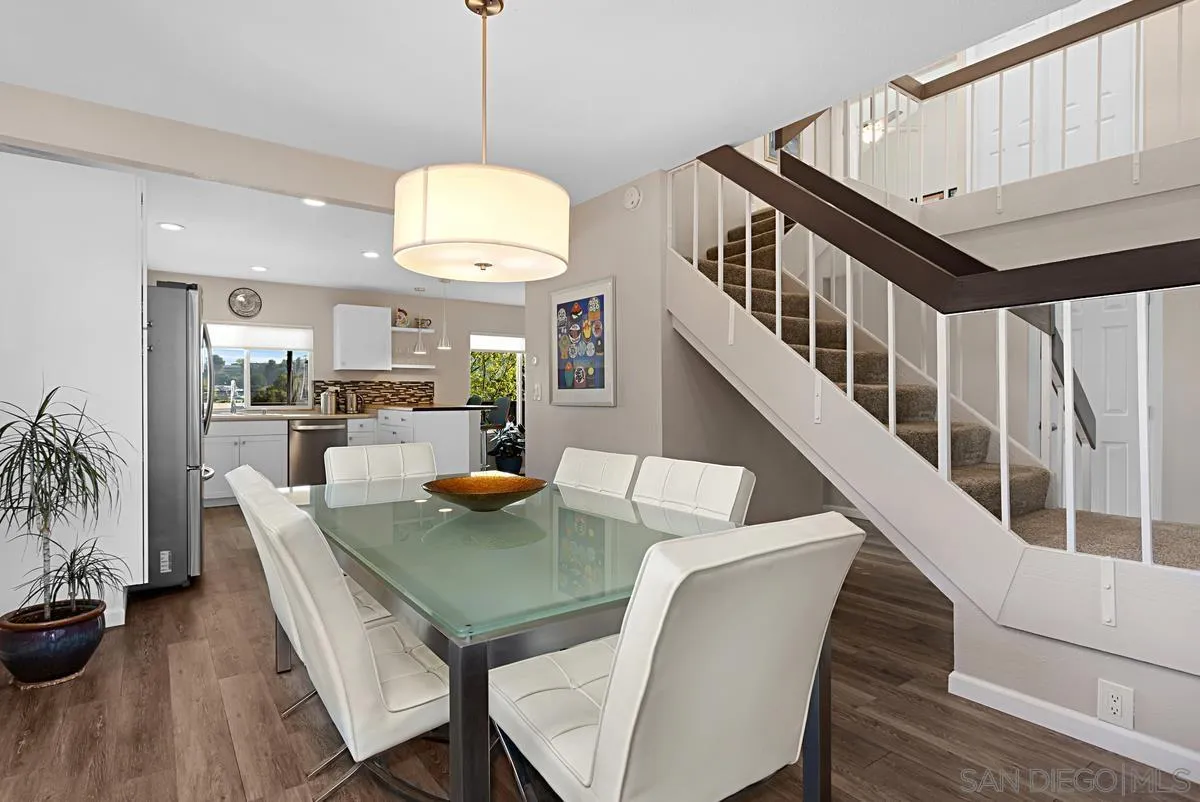 1653 Hawk Ridge Place Escondido, CA 92027 - Photo 9 of 40 Gallery Image 9