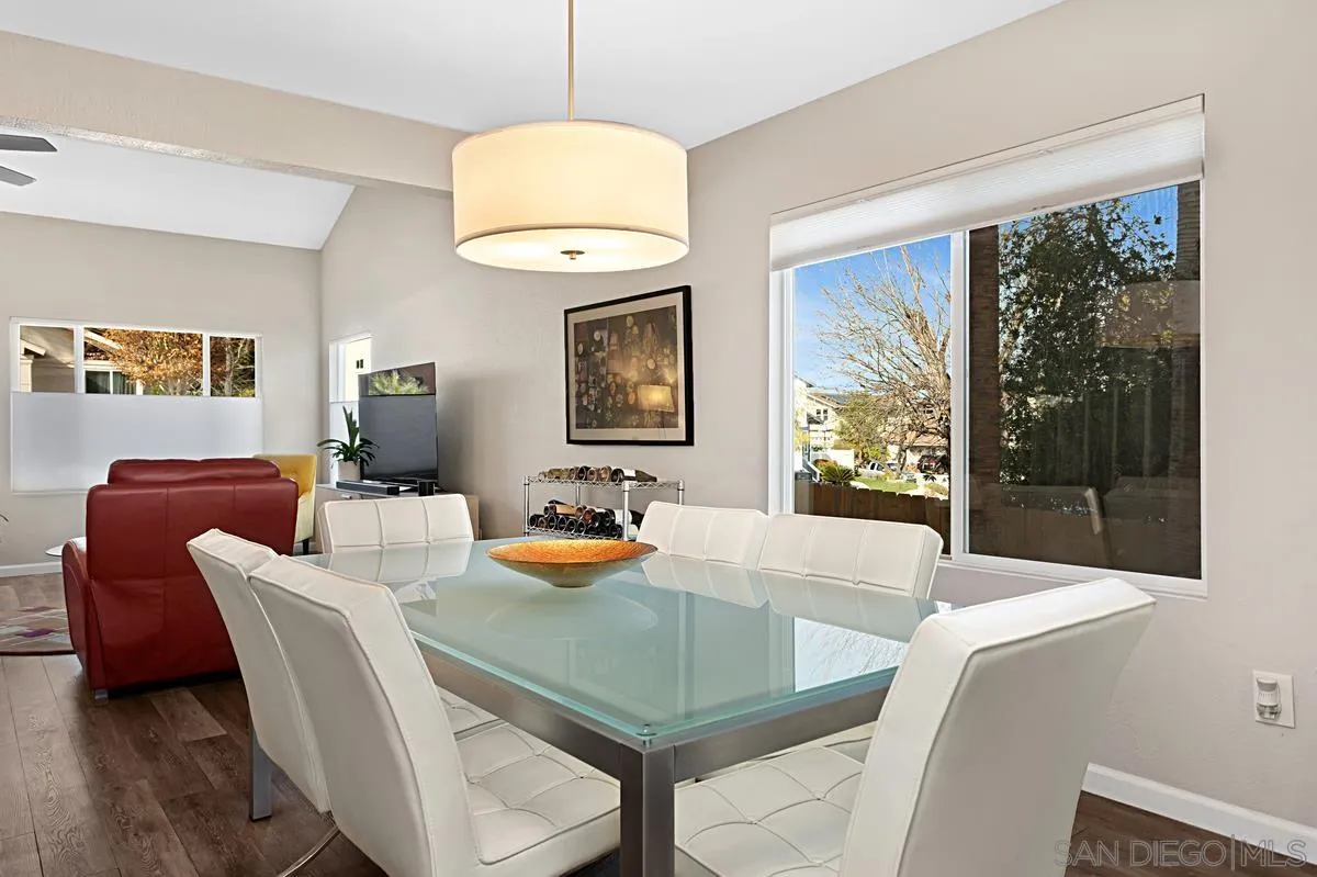 1653 Hawk Ridge Place Escondido, CA 92027 - Photo 10 of 40 Gallery Image 10