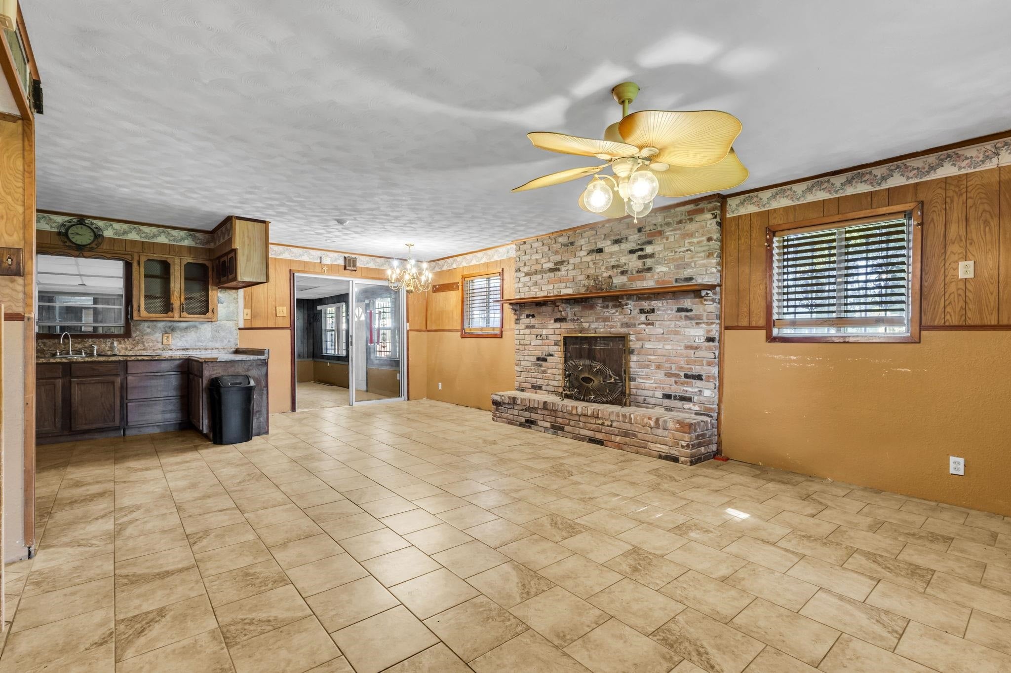 407 Moore Road Beaumont, TX 77713 - Photo 9 of 33 Gallery Image 9