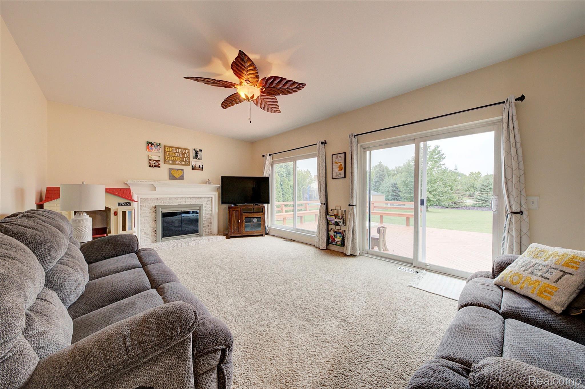6853 Carlton Road Canton, MI 48187 - Photo 21 of 51 21 Family Room.jpg