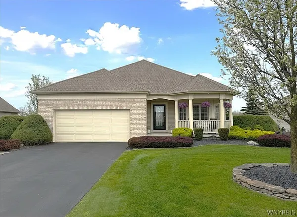 $599,900 | 6 Water Front Lane, Elma, NY 14059