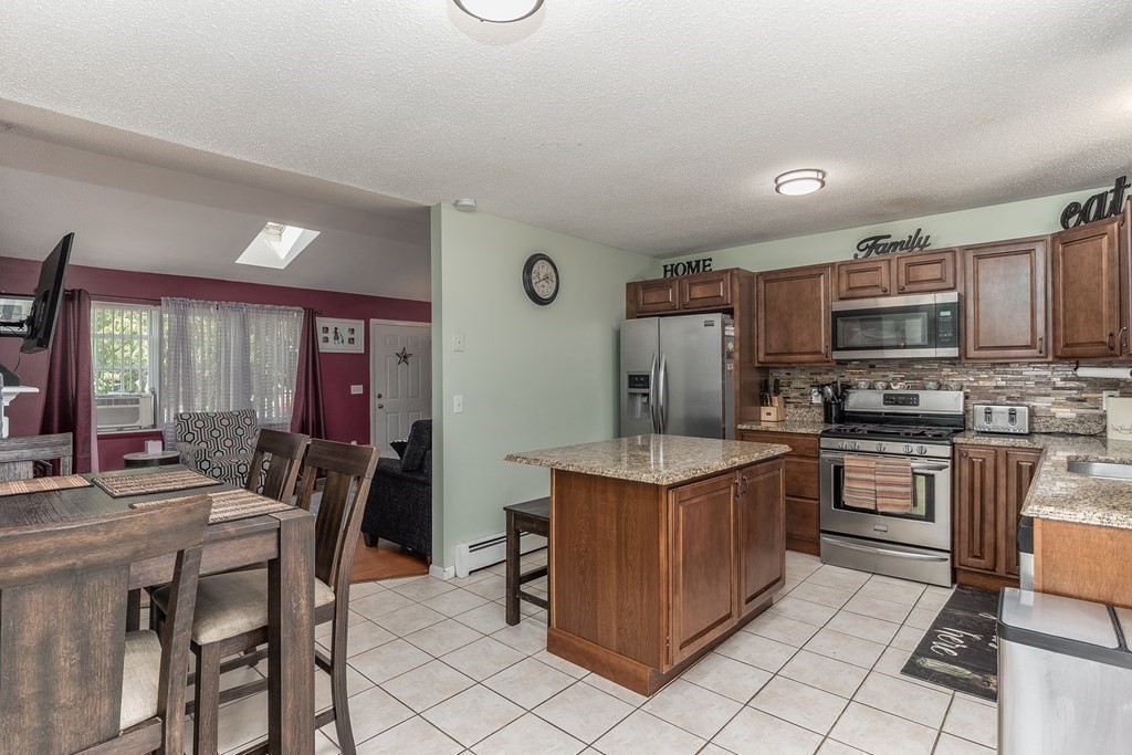 65 Santoro Road Worcester, MA 01606 - Photo 5 of 33 Gallery Image 5