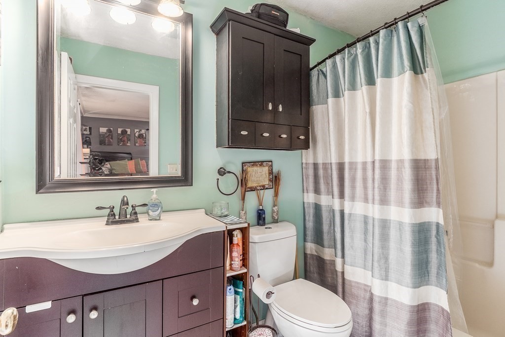 65 Santoro Road Worcester, MA 01606 - Photo 10 of 33 Gallery Image 10