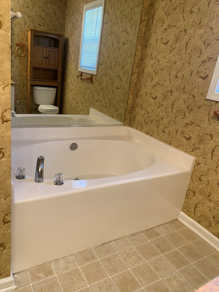 425 Spurlin Court Columbus, GA 31907 - Photo 5 of 8 Separate Garden Tub