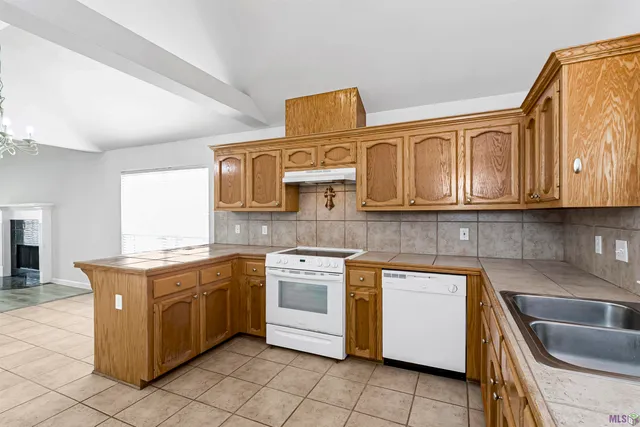 $1,850 | 7646 Quorum Drive, Baton Rouge, LA 70817