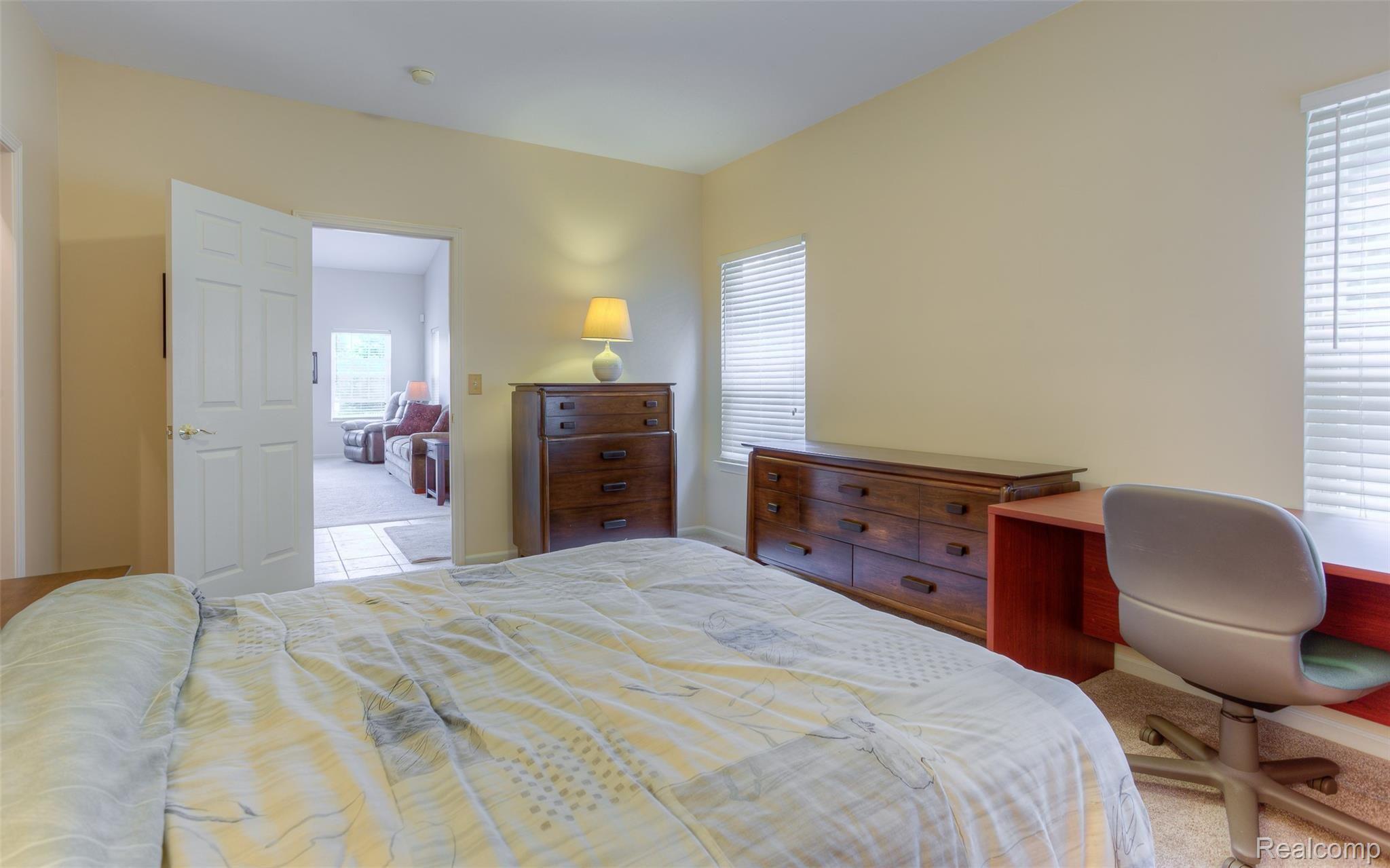 682 West Bluff Court Rochester, MI 48307 - Photo 15 of 37 682 W bluff interiors (9).jpg