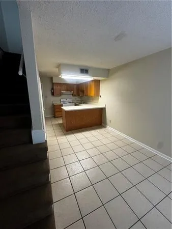$895 | 3900 Hessmer Avenue, Unit 10, Metairie, LA 70002