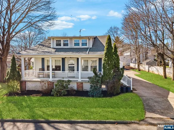 $999,000 | 12 Chestnut Street, Cresskill, NJ 07626