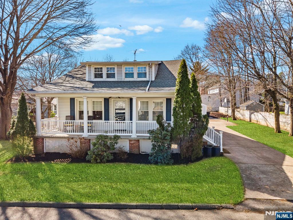 12 Chestnut Street Cresskill, NJ 07626 - Photo 1 of 48