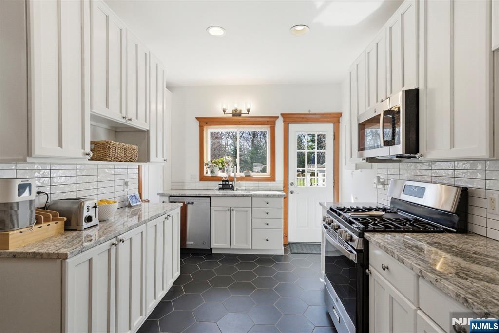 12 Chestnut Street Cresskill, NJ 07626 - Photo 16 of 48