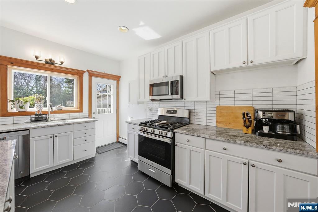 12 Chestnut Street Cresskill, NJ 07626 - Photo 17 of 48