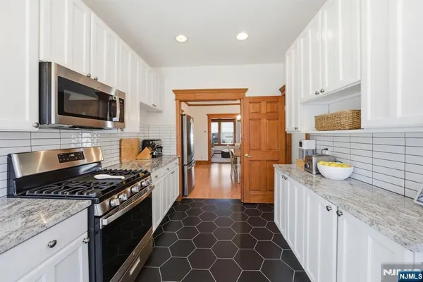 $999,000 | 12 Chestnut Street, Cresskill, NJ 07626